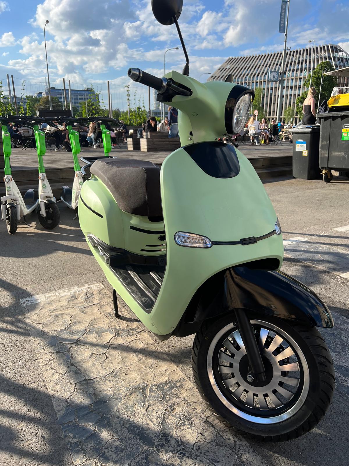 Jsou elektrické skútry vhodné i na delší trasy?